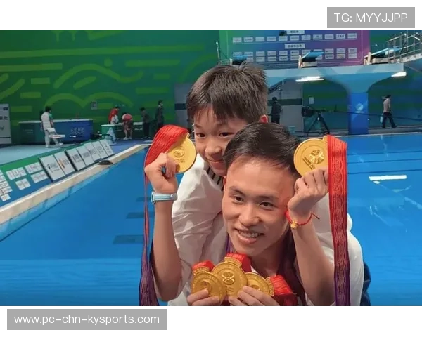 泪目！全红婵为谢思埸带娃一幕曝光：师哥夺冠，婵宝抱娃好暖心